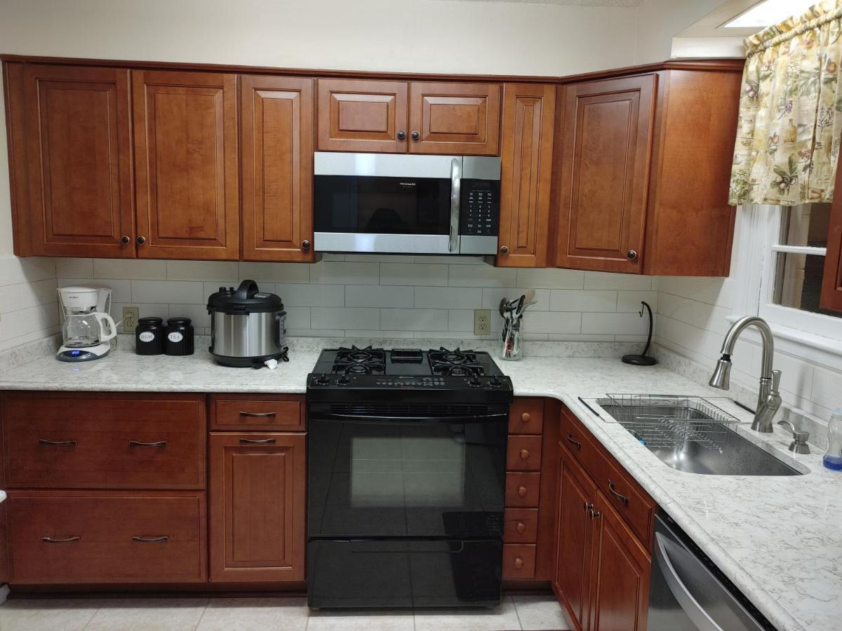 The Kind House Hosting, Low Monthly Rates, Traveling Nurses, Fletc, & Travelers! Brunswick Exterior foto